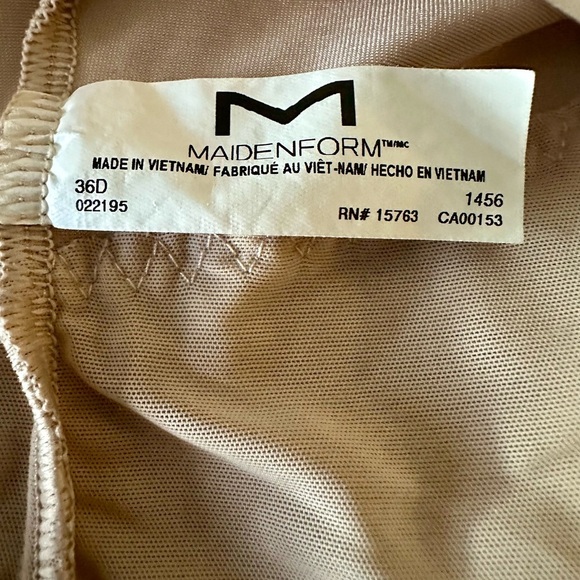 Maidenform Cream Shapewear with Vintage Lace - Picture 6 of 6